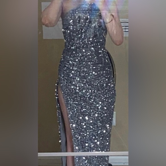 Prom dress - Picture 2 of 2